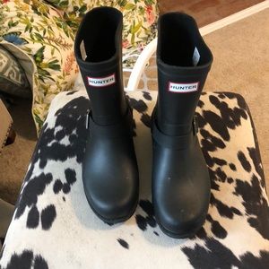 Hunter boots with buckle